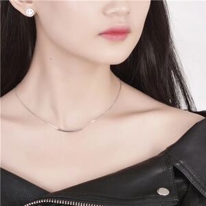 Silver Tone Box Chain 18" With Sliding Curved Bar